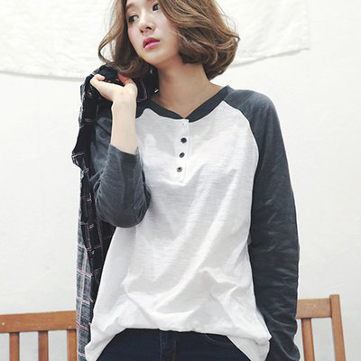 Γυναικεία μπλούζα με μακρύ μανίκι με ντεκολτέ σε σχήμα V με κουμπιά και επιγραφή