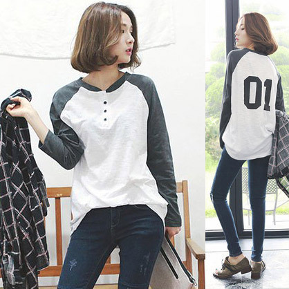 Γυναικεία μπλούζα με μακρύ μανίκι με ντεκολτέ σε σχήμα V με κουμπιά και επιγραφή