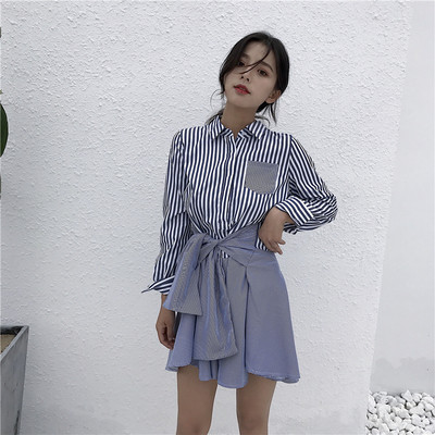 Κομψό γυναικείο μπλουζοφόρεμα με μακριά ραβδωτή δαντέλα με διακοσμητική τσέπη και κορδέλα