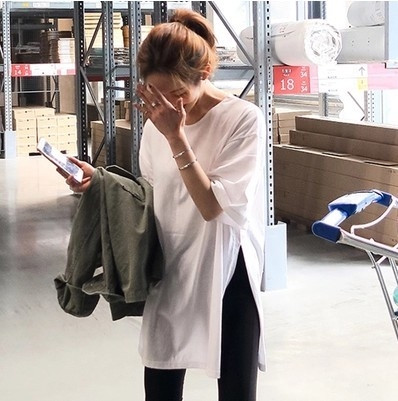 Γυναικεία ελεύθερη μπλούζα με μανίκι 3/4 και πλάγια σχισμή