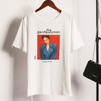 Γυναικεία μπλούζα με κοντό μανίκι και έγχρωμη εκτύπωση