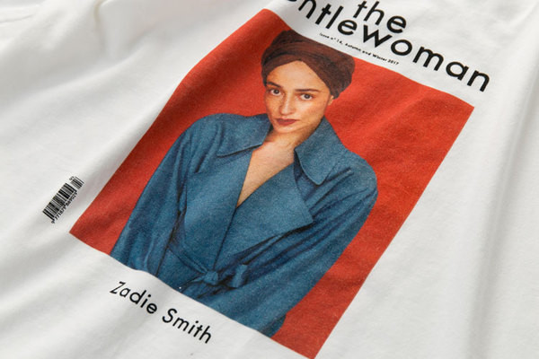 Γυναικεία μπλούζα με κοντό μανίκι και έγχρωμη εκτύπωση