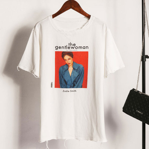 Γυναικεία μπλούζα με κοντό μανίκι και έγχρωμη εκτύπωση