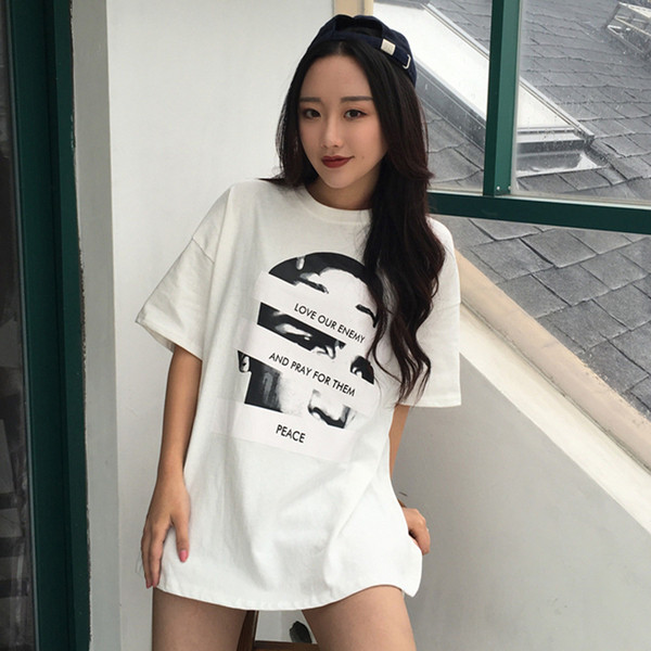 Sport-alkalmi női szabad stílusú póló nyomattal és érdekes felirattal fehér és fekete színben