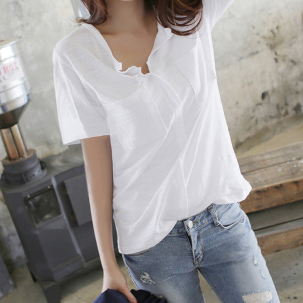 Κομψή γυναικεία μπλούζα με κοντό μανίκι με ντεκολτέ σε σχήμα V