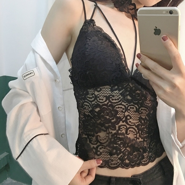 Gyengéd női felső béléssel és csipkével fehér és fekete színben