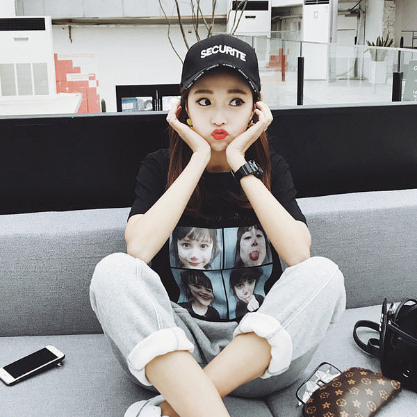 Γυναικείες μπλούζες κοντό μανίκι με εφαρμογές - άσπρο και μαύρο