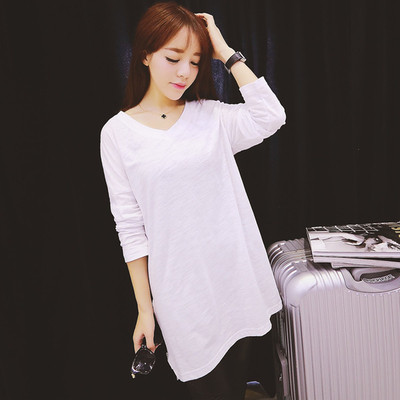 Μακρυά γυναικεία μπλούζα σε λευκό χρώμα με V-λαιμό