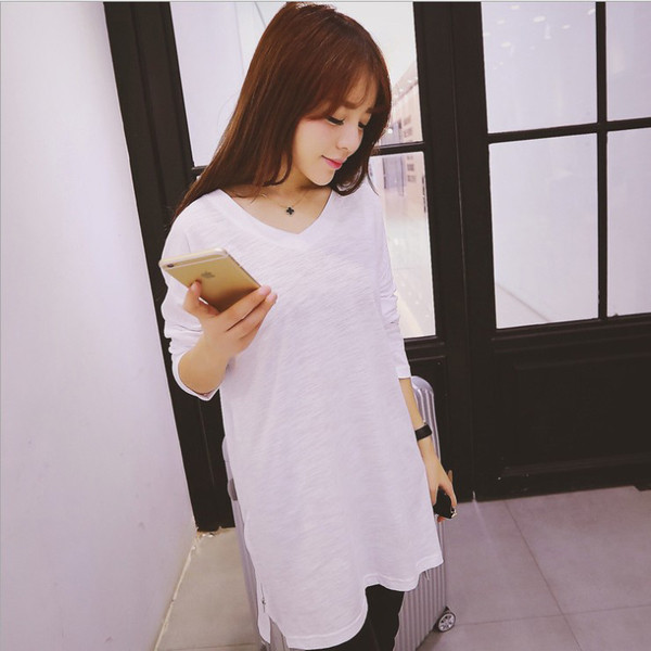 Μακρυά γυναικεία μπλούζα σε λευκό χρώμα με V-λαιμό