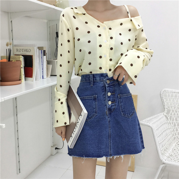 Μοντέρνα γυναικεία φούστα ς με ψηλή μέση, διακοσμητικά κουμπιά και τσέπες σε δύο χρώματα