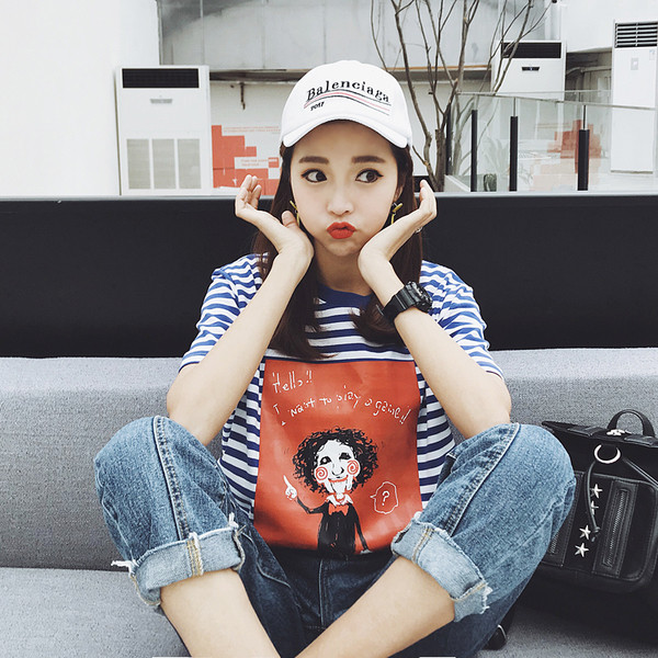 Η καθημερινή μπλούζα με κοντό μανίκι με εφαρμογή