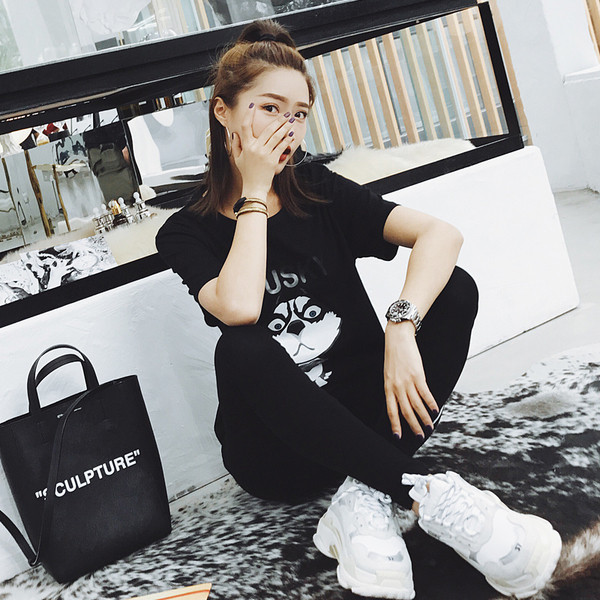 Γυναικείες μπλούζες με  κοντό μανίκι με εφαρμογές - άσπρο και μαύρο χρώμα