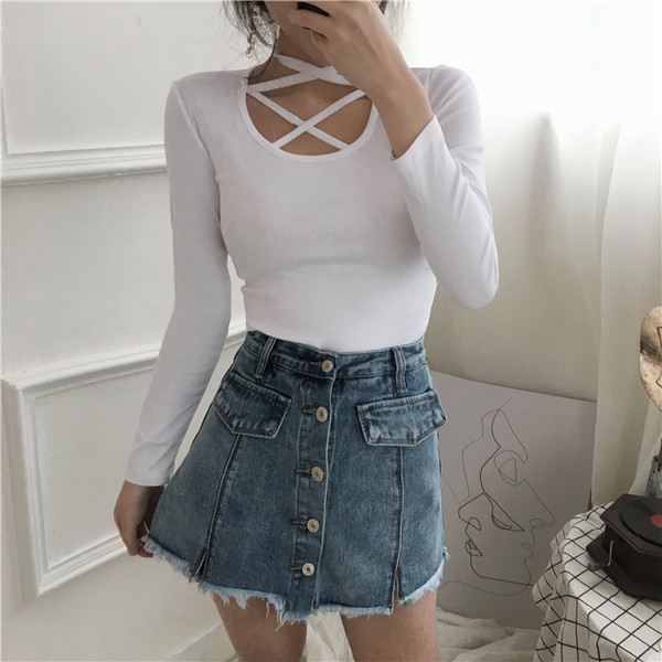 Sportos-elegáns női blúz érdekes O-alakú gallérral és megkötővel két színben