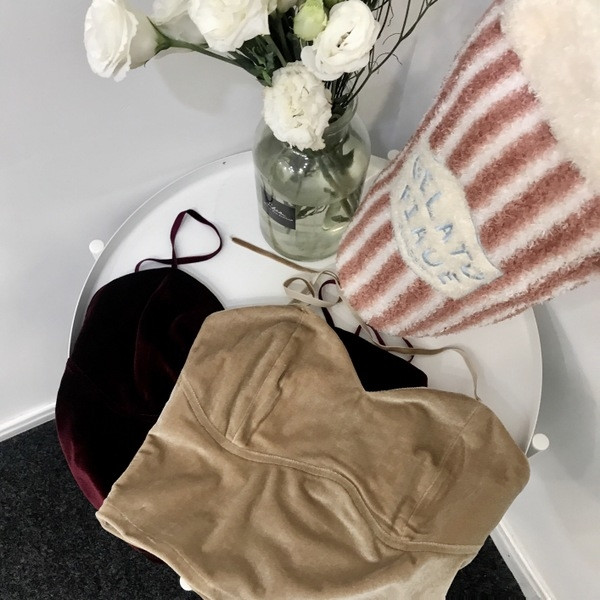 Stílusos női rövid felső puha bársonyból vékony pántokkal, két színben