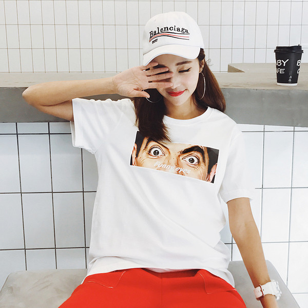 Καθημερινή γυναικεία κοντή μπλούζα με ενδιαφέρουσα λευκή εφαρμογή