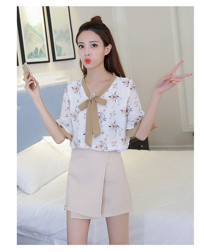 Κομψό γυναικείο πουκάμισο με κοντό μανίκι, V-neckline και κορδέλα