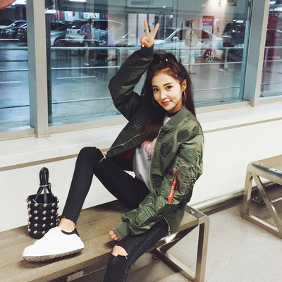 Κομψό γυναικείο μπουφάν  με διακόσμηση - 4 χρώματα