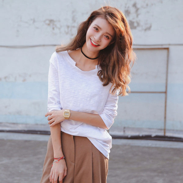 Női hosszú ujjú blúz O-nyakkal, fehér színben