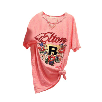 Rózsaszín színű rövid ujjú női póló virágos motívumokkal és felirattal