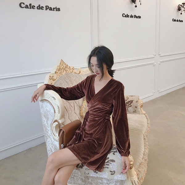 Κομψό γυναικείο φόρεμα βελούδινο με ντεκολτέ σε σχήμα V σε δύο χρώματα