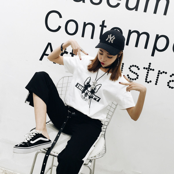 Alkalmi női blúz rövid ujjal, érdekes alkalmazással - fehér és fekete