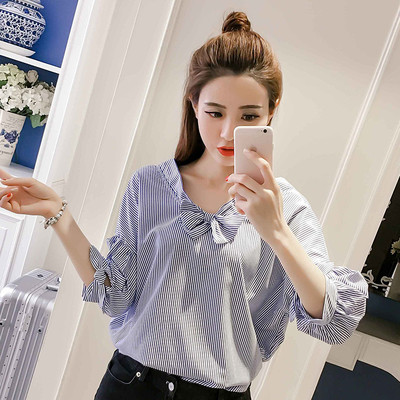 Μοντέρνο γυναικείο πουκάμισο με δύο πρόσωπα και κορδέλες