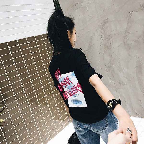 Alkalmi női blúz, rövid ujjú rátéttel - fehér és fekete