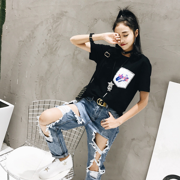 Alkalmi női blúz, rövid ujjú rátéttel - fehér és fekete