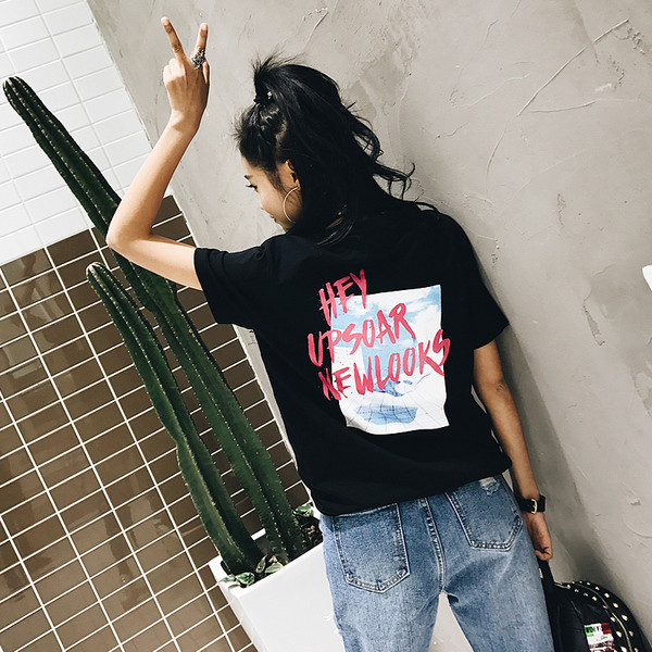 Alkalmi női blúz, rövid ujjú rátéttel - fehér és fekete