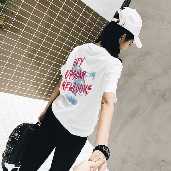 Alkalmi női blúz, rövid ujjú rátéttel - fehér és fekete