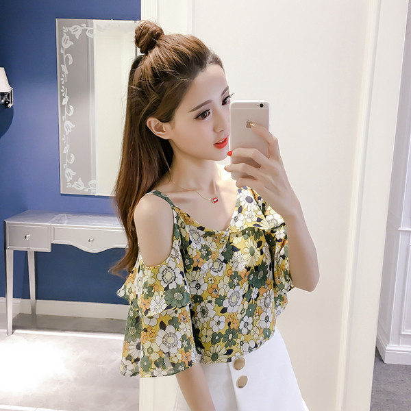 Modern női ing virágos motívumokkal, kivágott vállrészekkel és V-nyakkal