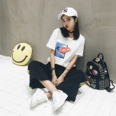 Alkalmi női blúz, rövid ujjú rátéttel - fehér és fekete