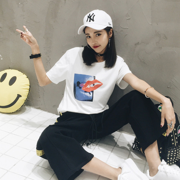 Alkalmi női blúz, rövid ujjú rátéttel - fehér és fekete