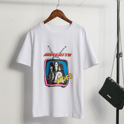 Rövid ujjú női póló fehér színben és színes nyomattal