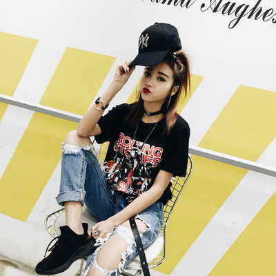 Alkalmi női blúz, rövid ujjú rátéttel - fehér és fekete