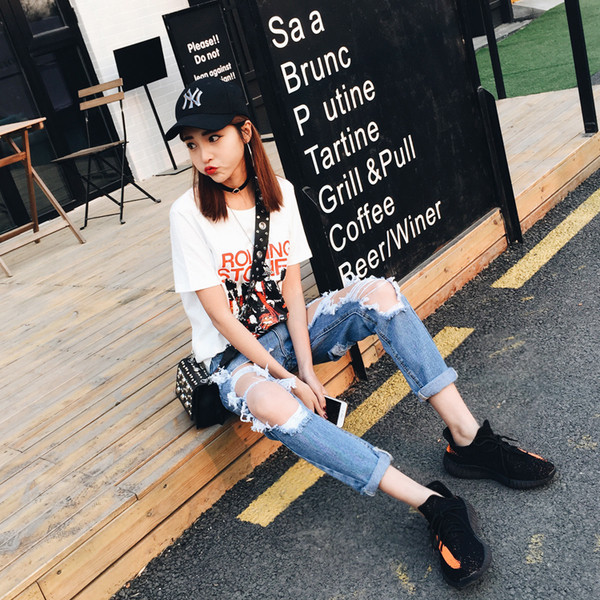 Alkalmi női blúz, rövid ujjú rátéttel - fehér és fekete