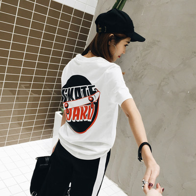 Γυναικείες μπλούζες κοντό μανίκι με ενδιαφέρουσα εφαρμογή - λευκό και μαύρο