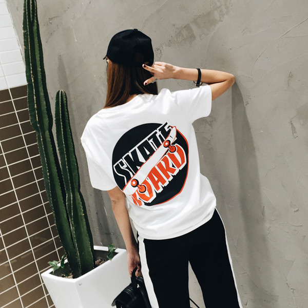 Γυναικείες μπλούζες κοντό μανίκι με ενδιαφέρουσα εφαρμογή - λευκό και μαύρο