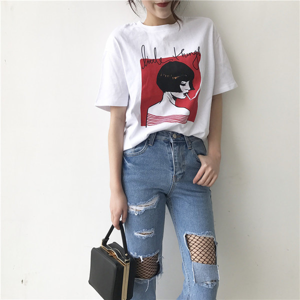 Női alkalmi póló fehér színű nyomattal és felirattal