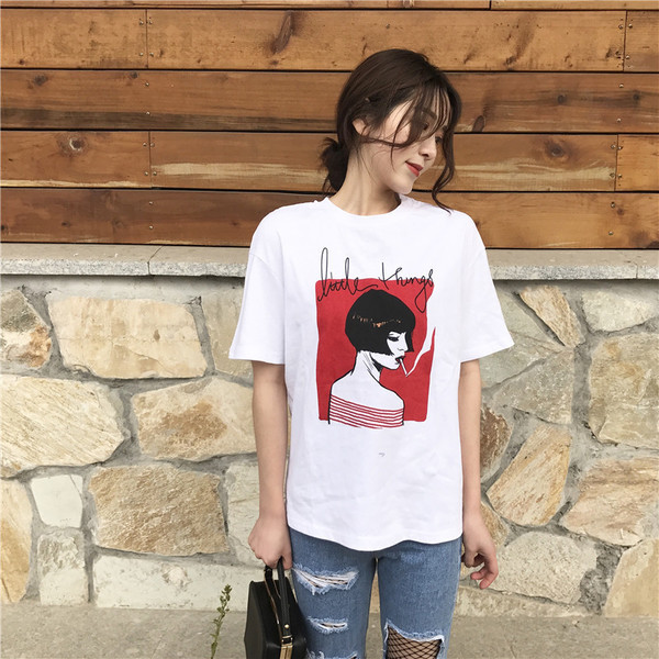 Női alkalmi póló fehér színű nyomattal és felirattal