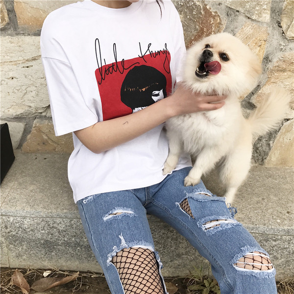 Női alkalmi póló fehér színű nyomattal és felirattal