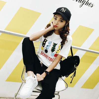 Alkalmi női blúz 3/4 ujjal, rátéttel - fehér és fekete