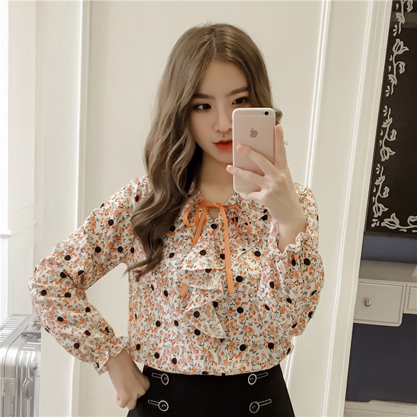 Modern női ing fodrokkal és szalaggal