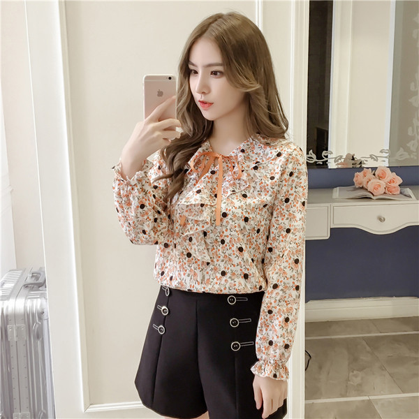 Modern női ing fodrokkal és szalaggal