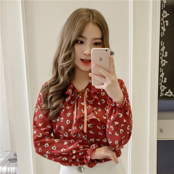 Modern női ing fodrokkal és szalaggal