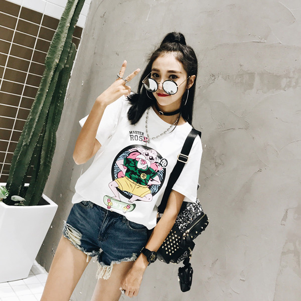 Καθημερινή γυναικεία  κοντή μπλούζα με ενδιαφέρουσα εφαρμογή - άσπρο και μαύρο χρώμα