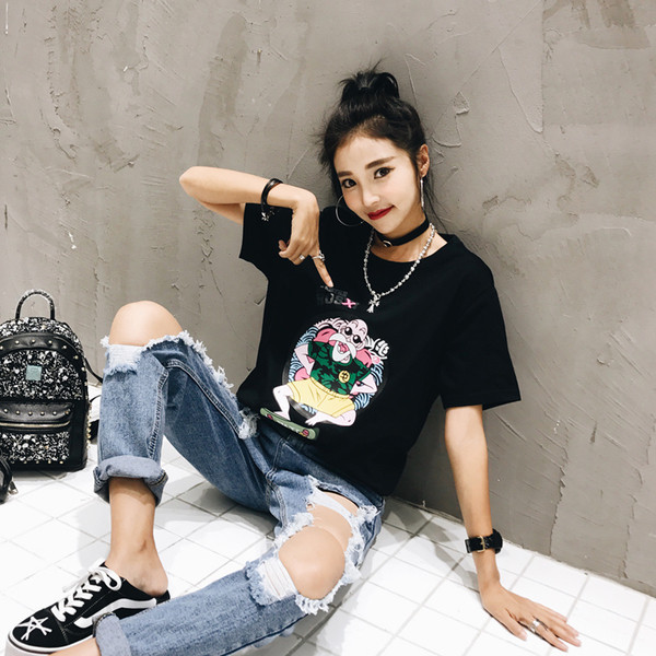 Καθημερινή γυναικεία  κοντή μπλούζα με ενδιαφέρουσα εφαρμογή - άσπρο και μαύρο χρώμα