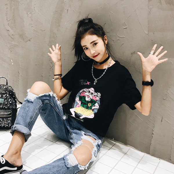 Καθημερινή γυναικεία  κοντή μπλούζα με ενδιαφέρουσα εφαρμογή - άσπρο και μαύρο χρώμα