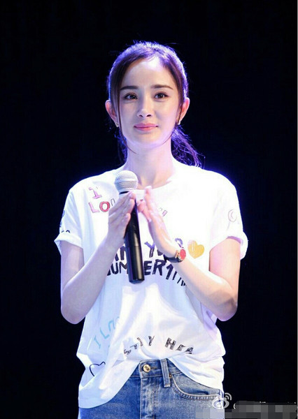 Modern női póló fehér színben felirattal