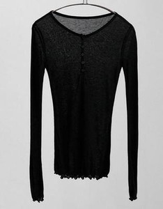 Κομψό γυναικείο πουκάμισο σε διάφορα χρώματα με ντεκολτέ σε σχήμα V με κουμπιά